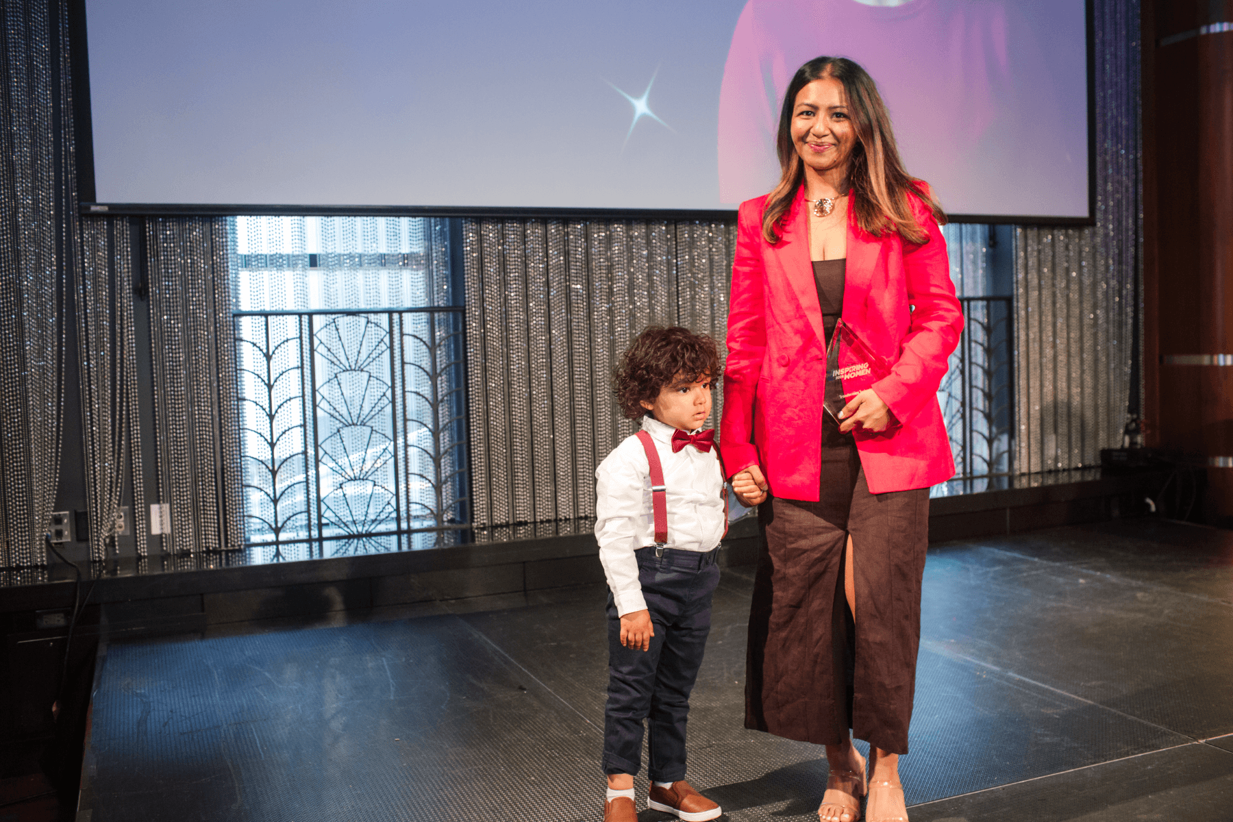 Ariba Jahan receiving an award